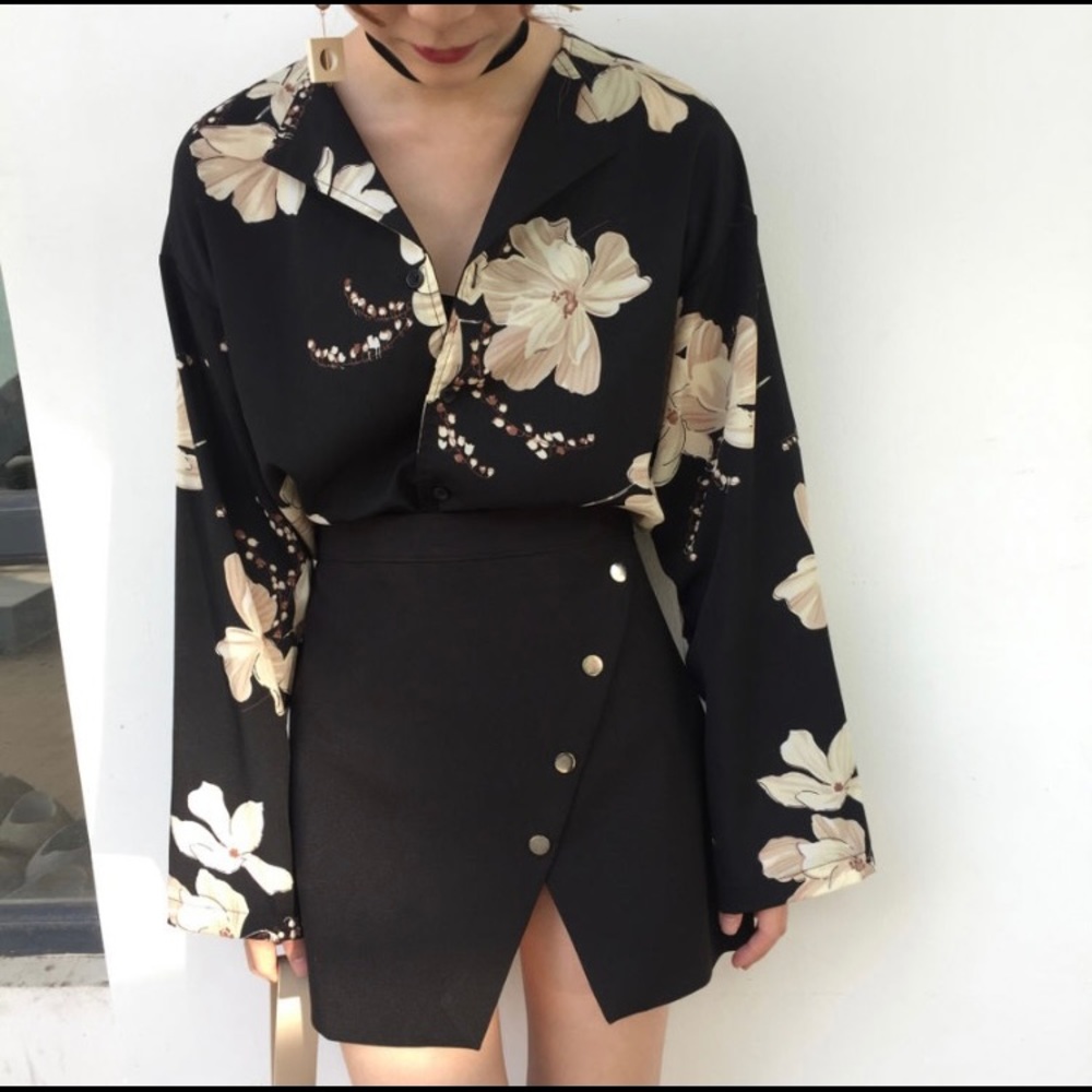 Loose fit V- neck Chiffon Blouse